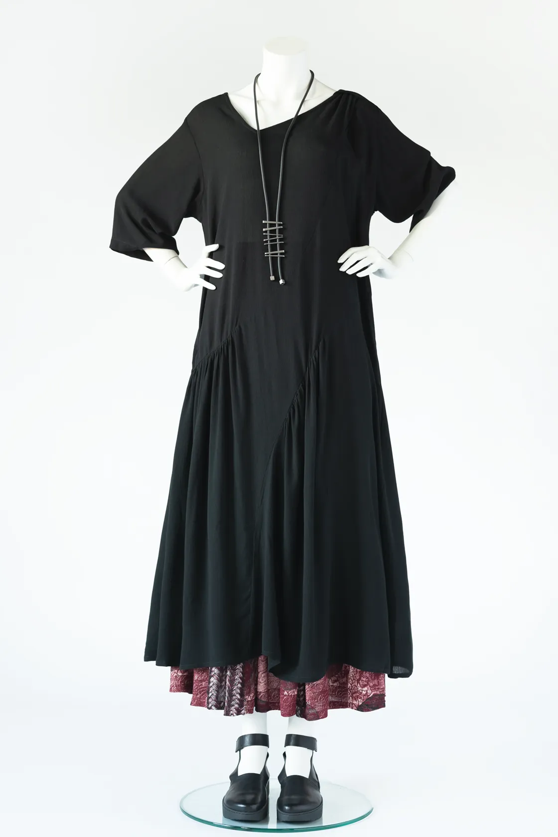 Chic Dress in Black Crinkle